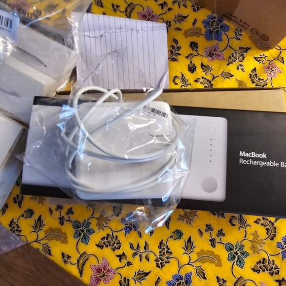 85W MagSafe 2 Power Adapter (Open Box) - Picture 2 of 4